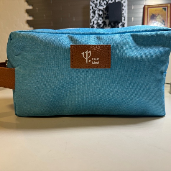 Toiletry bag Club Med - Picture 1 of 11